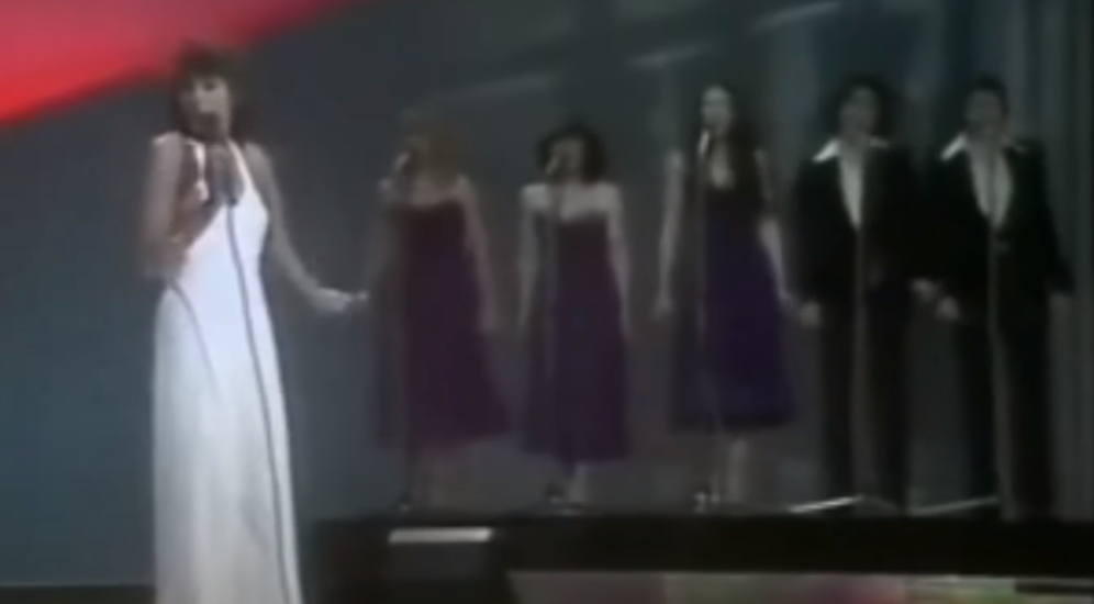 Ireen Sheer with three female and two male backing singers